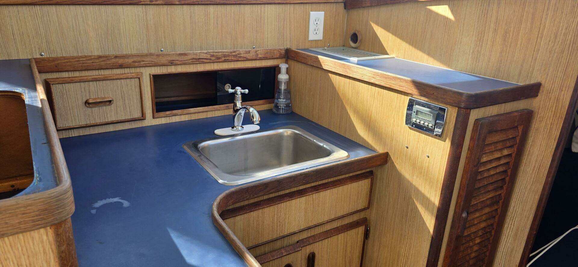 1983 Bertram 28 Flybridge - Image 20