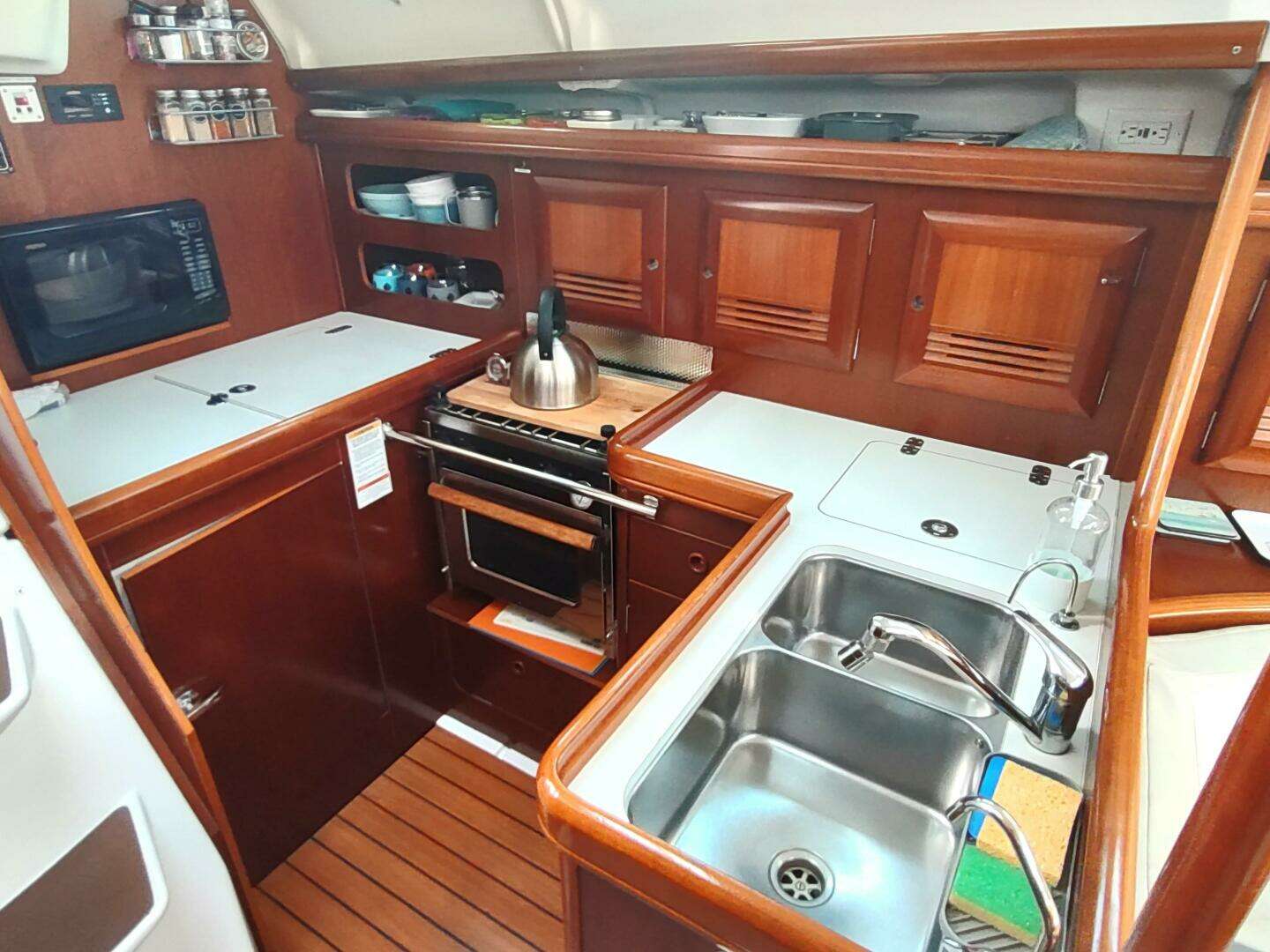 2004 Beneteau 393 - Image 21