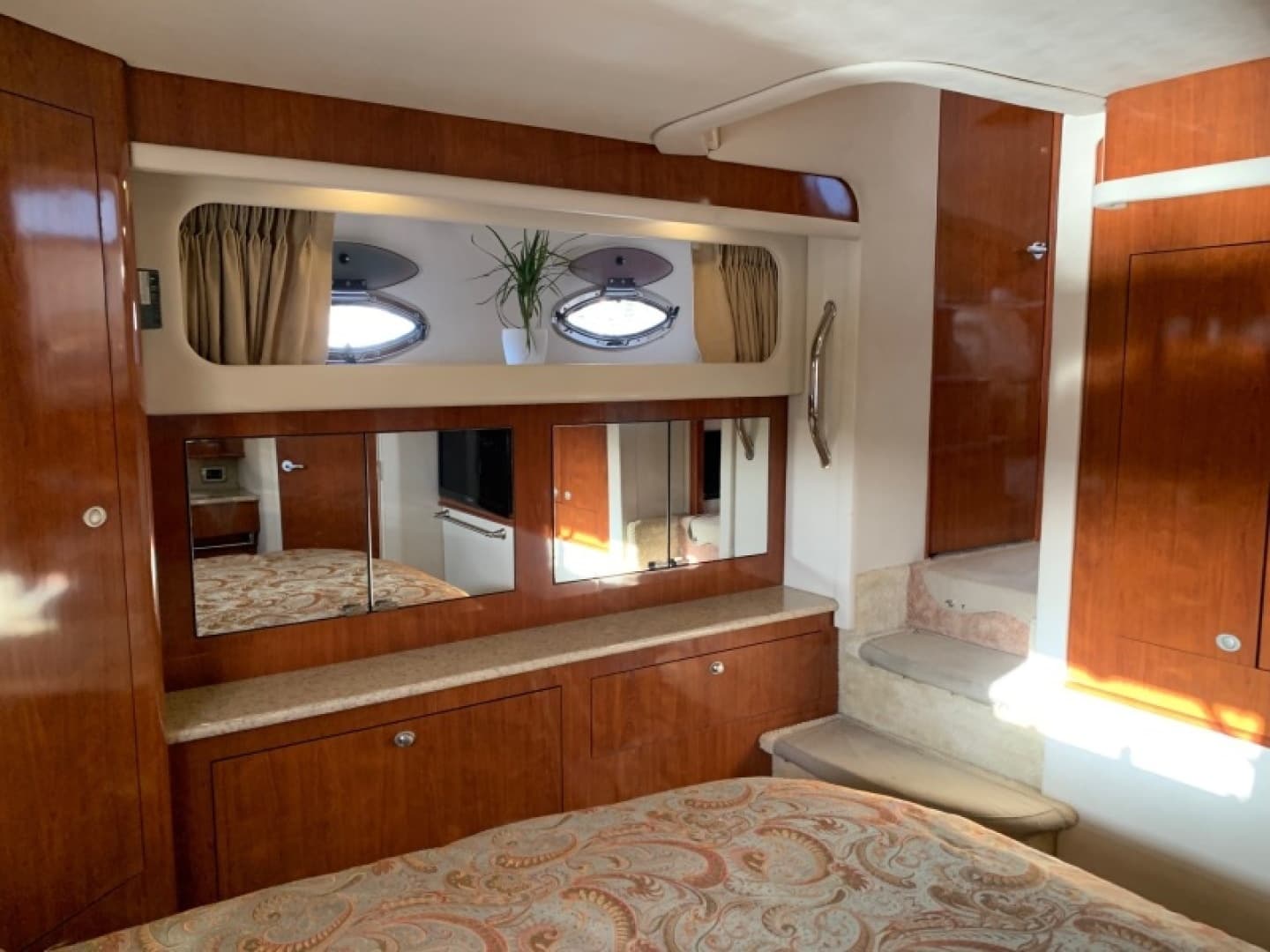 2004 Sea Ray 390 Motor Yacht - Image 72