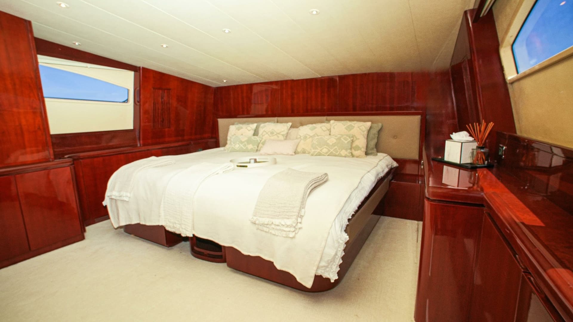 2005 Falcon Falcon 102 Flybridge - Image 11