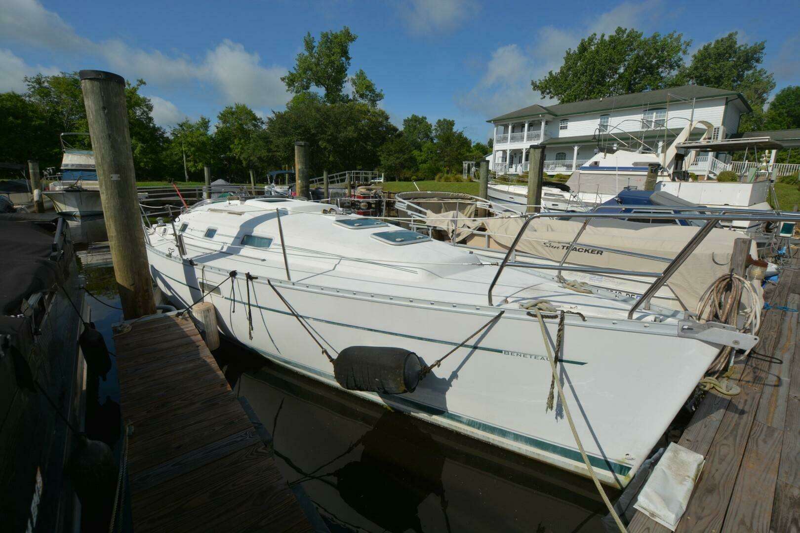 2000 Beneteau Oceanis 311 - Image 2