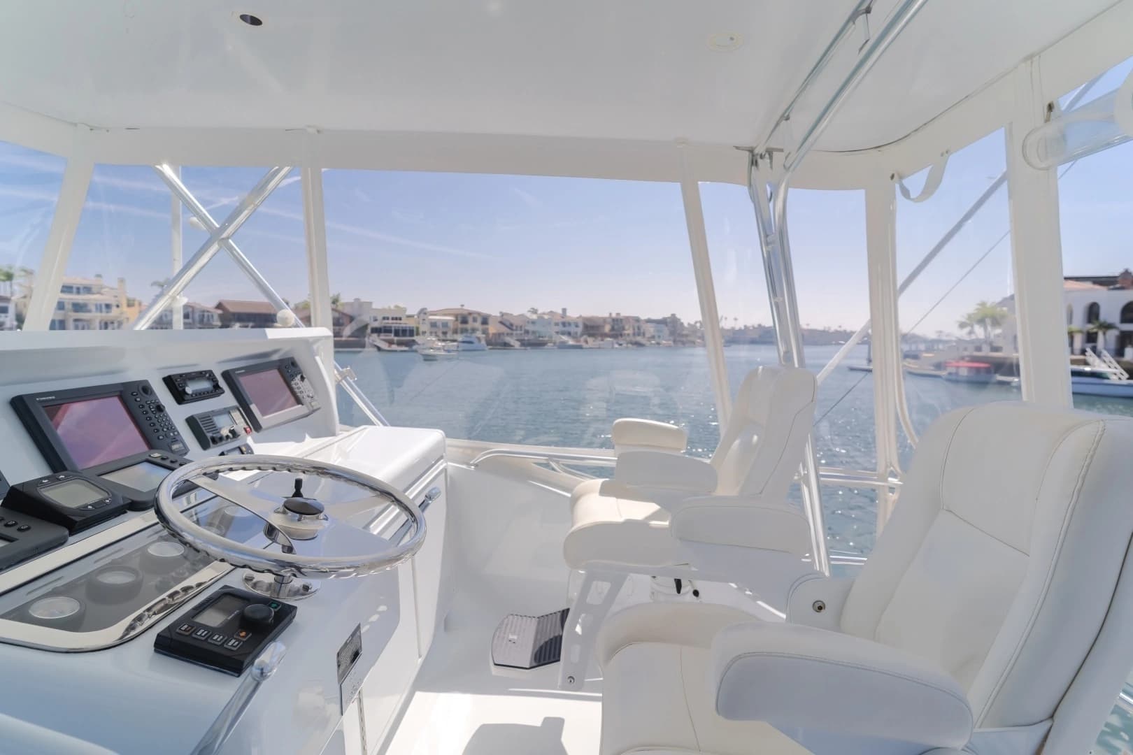 2003 Hatteras 54 Convertible - Image 2