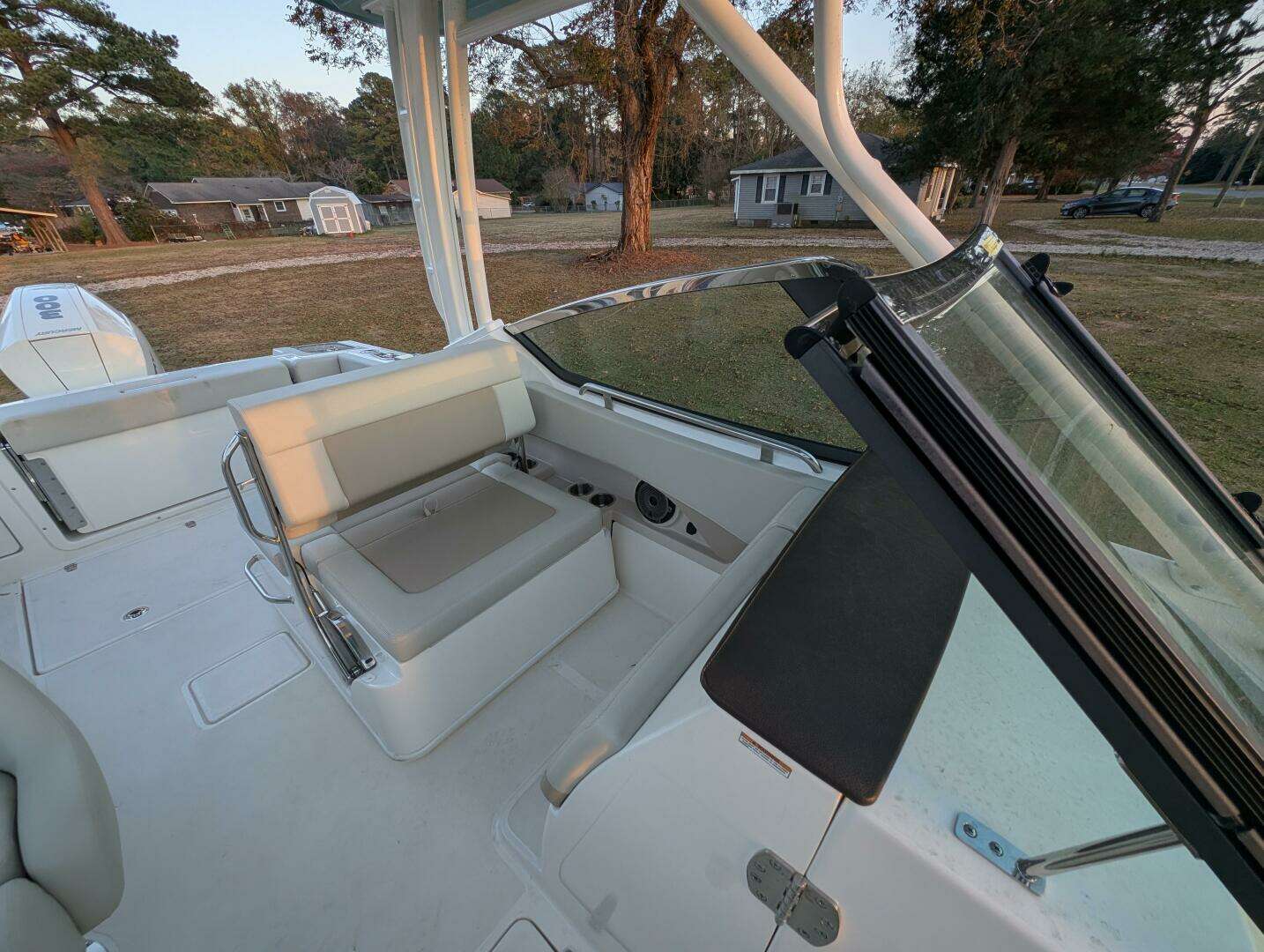 2023 Boston Whaler 240 Vantage - Image 38