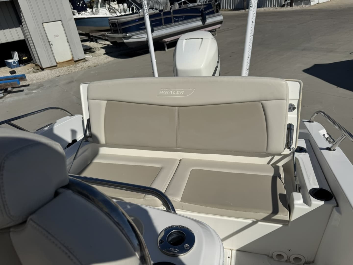 2019 Boston Whaler 270 Dauntless - Image 46
