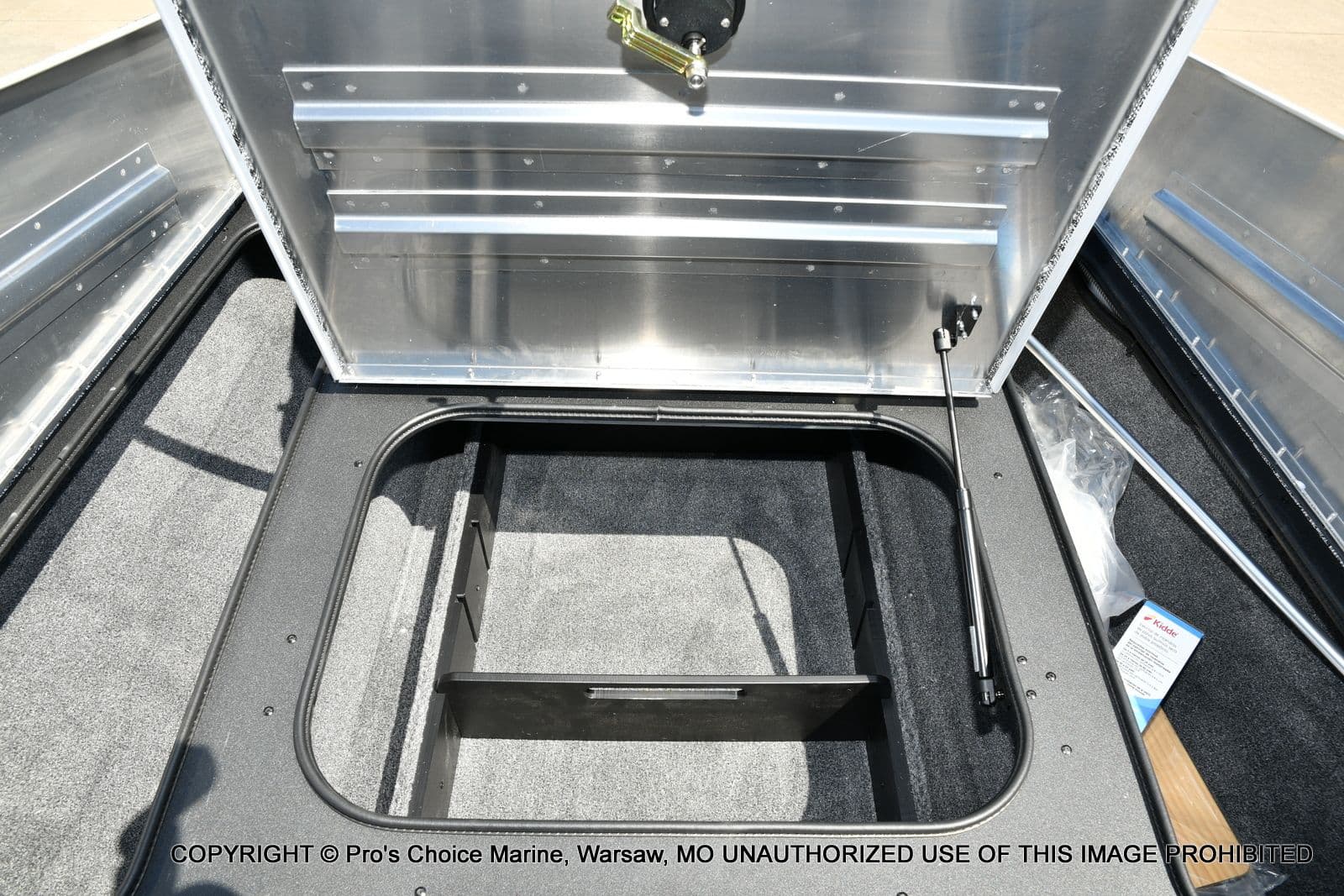 2026 Tracker Pro Team 175 w/Vinyl Floors - 52
