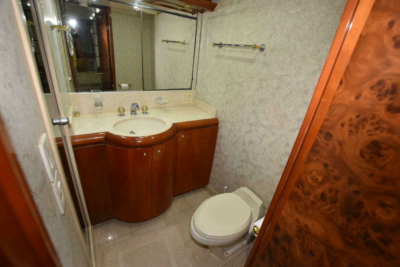 1998 Hatteras 74 Sportdeck - Image 30