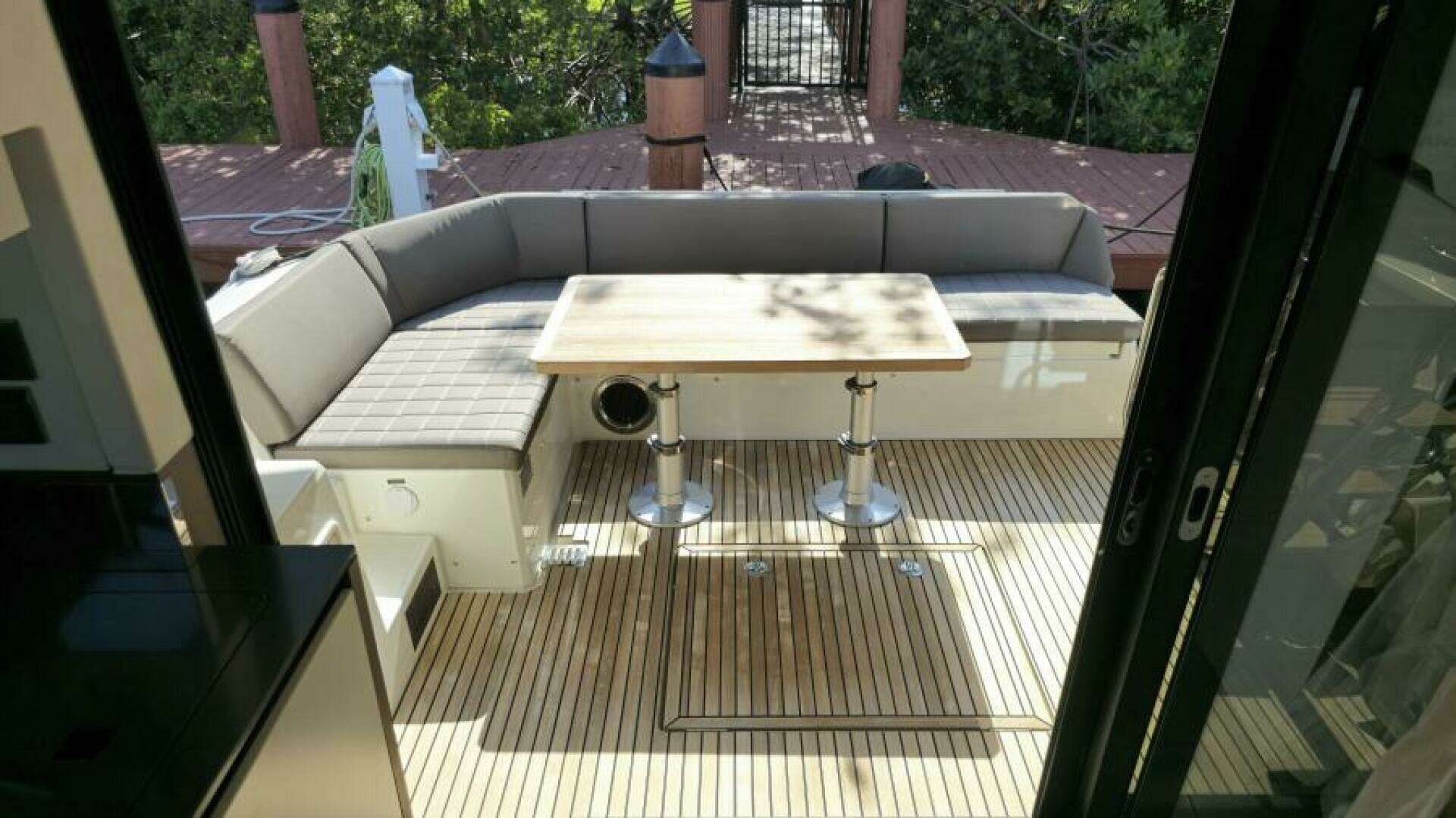 2018 Prestige 460 - Image 8