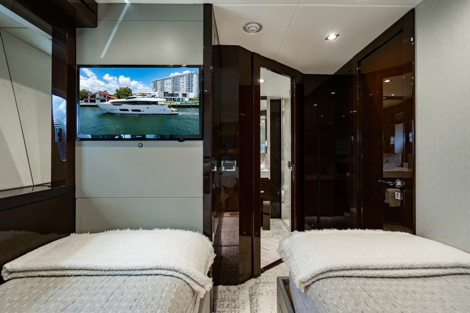 2019 Sunseeker 95 Motor Yacht - Image 75