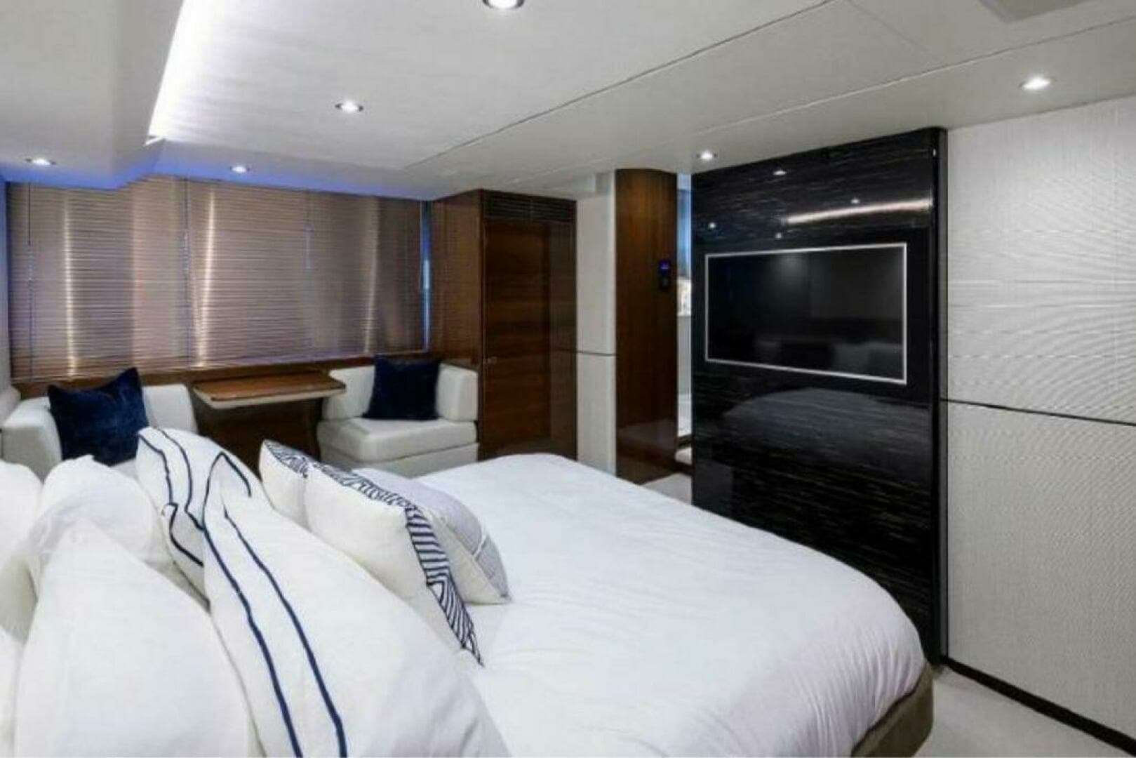 2019 Princess F62 - Image 15