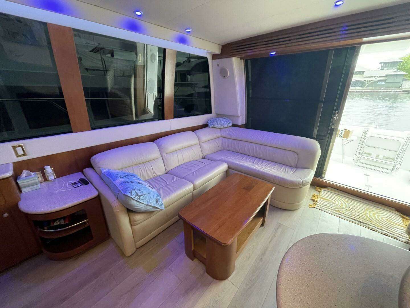 1998 Carver 53 Voyager - Image 38