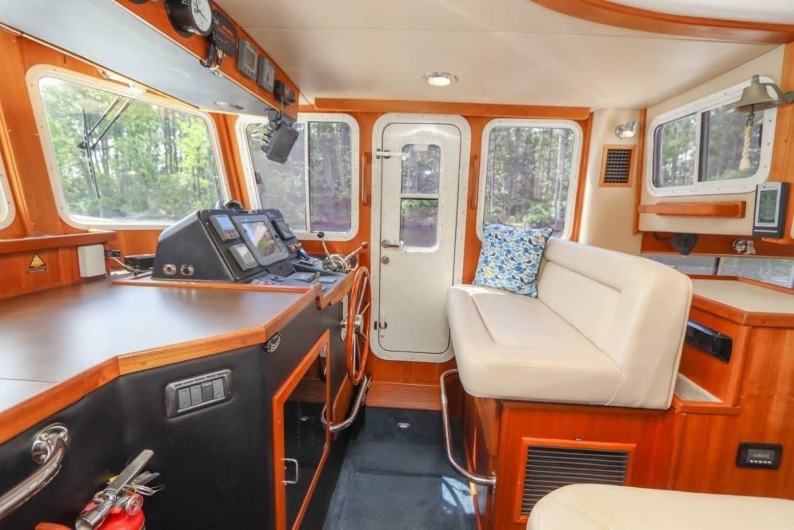 2006 American Tug 34 Pilothouse Trawler - Image 4