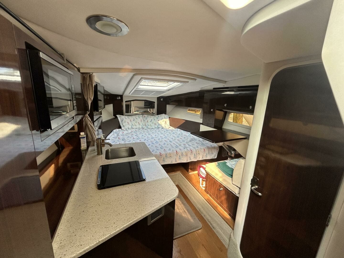 2016 Sea Ray 310 Sundancer - Image 13