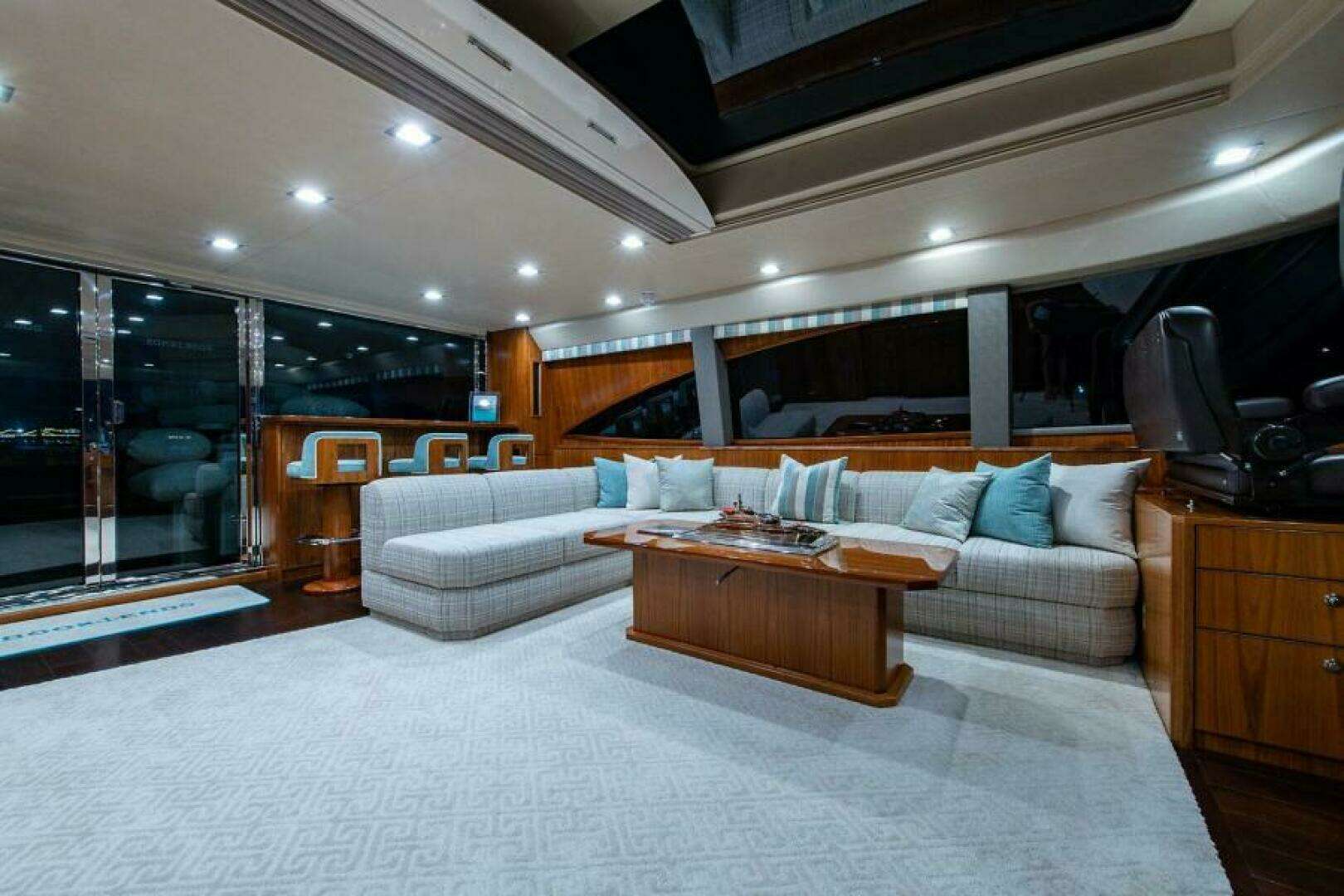 2018 Viking Enclosed Flybridge - Image 46