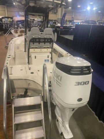 2025 Avenger Boats AV24 with Suzuki 300 outboard motor at a boat show.
