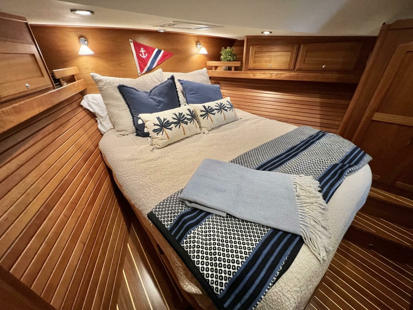 2017 Sabre 48 Salon Express - Image 26