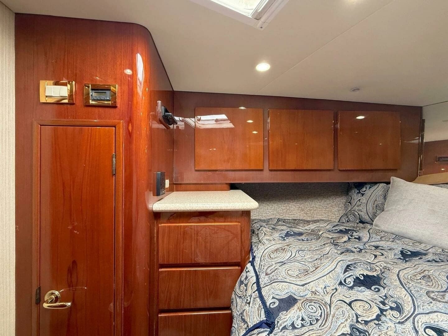 2006 Buddy Davis 48 Express - Image 43