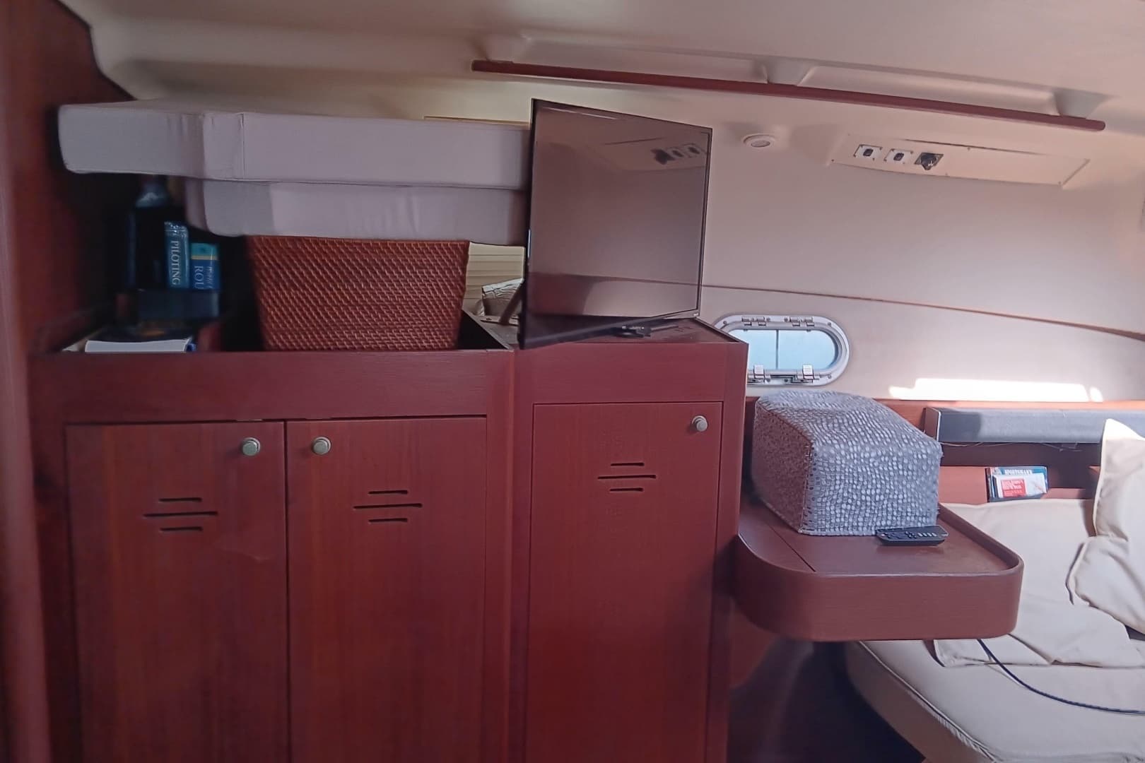1998 Hunter Passage 450 - Image 29