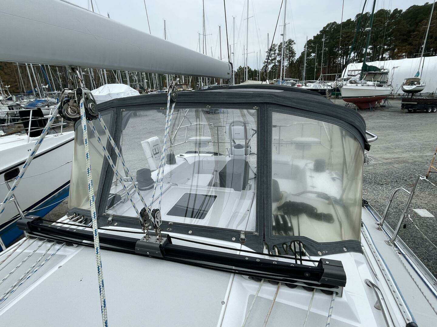2017 Catalina 355 - Image 13
