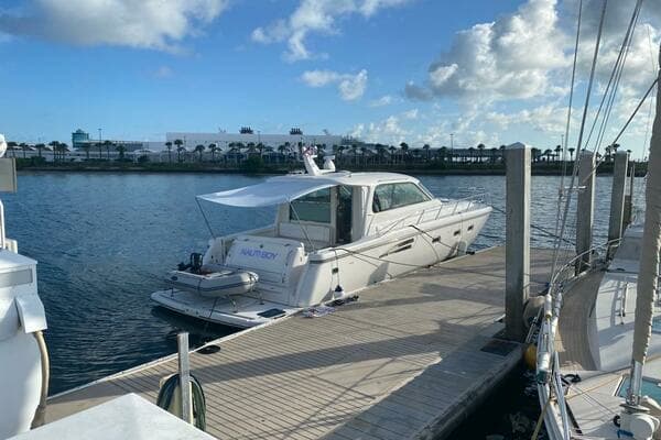 2004 Tiara Sport 5200 Sovran Salon