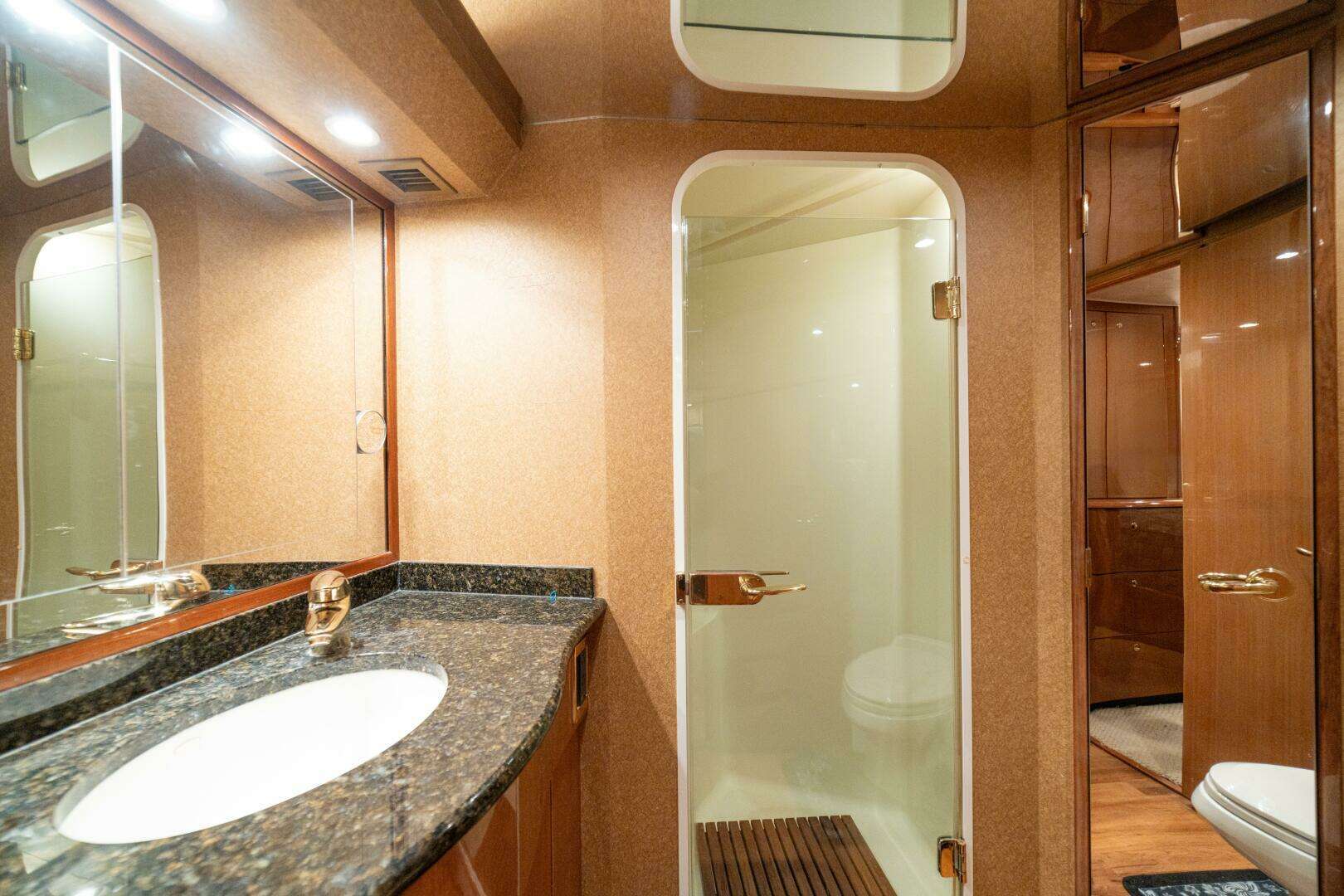 2004 Viking 61 Convertible - Image 43