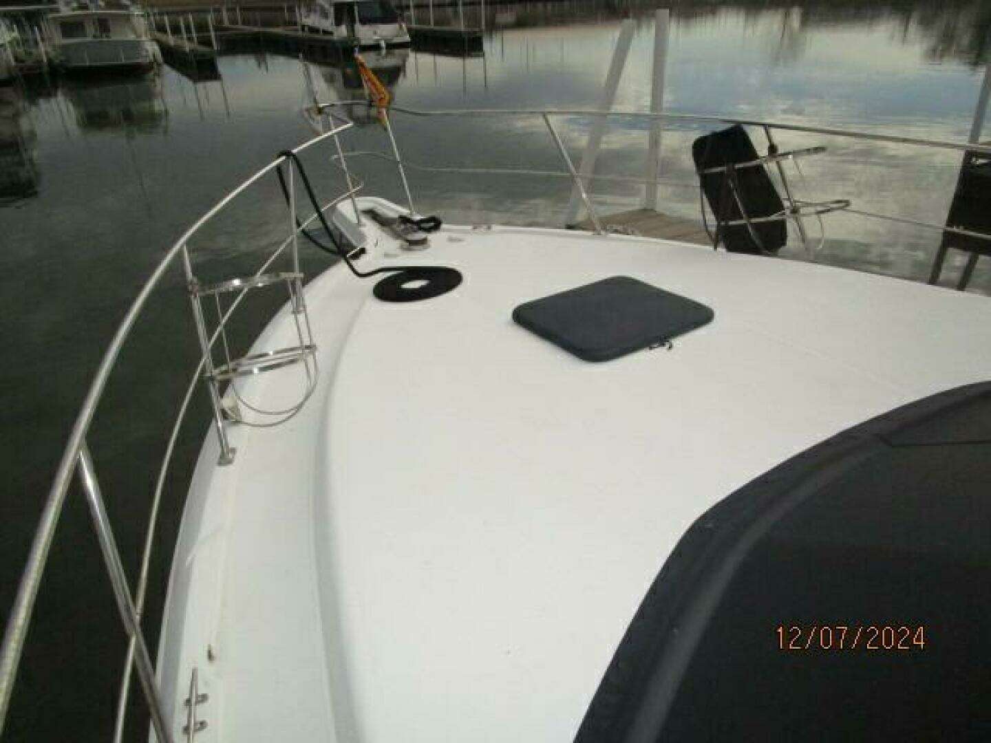 1999 Carver 40 Cockpit - Image 5
