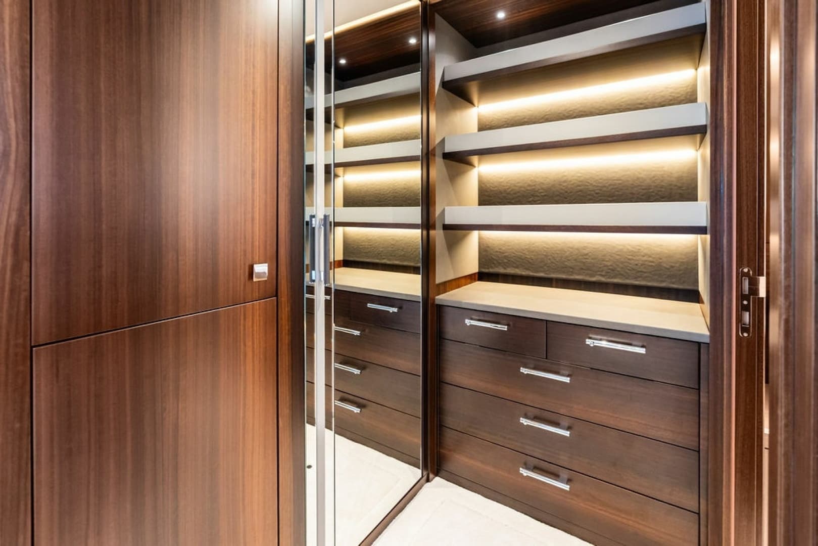 2026 Sunseeker 88 Yacht - Image 70