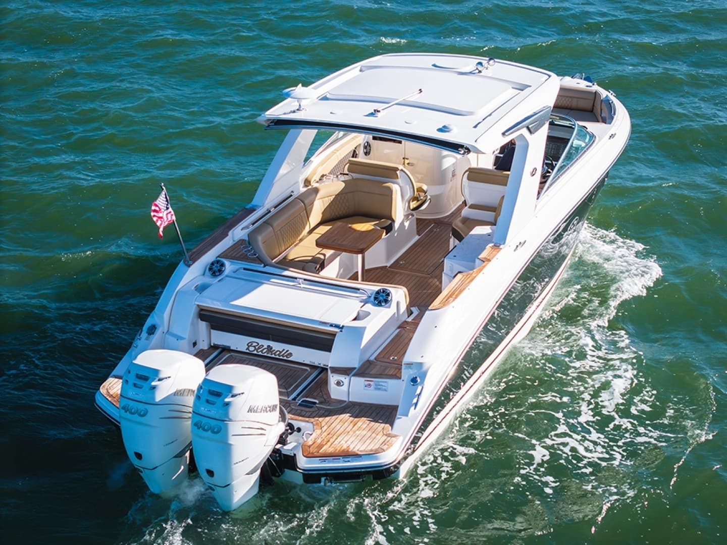 2023 Sea Ray SLX 350 Outboard - Image 4