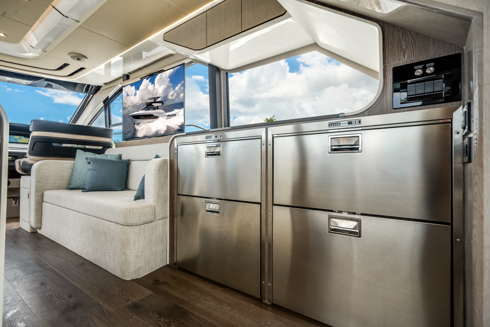 2026 Cruisers Yachts 57 FLY - Image 40