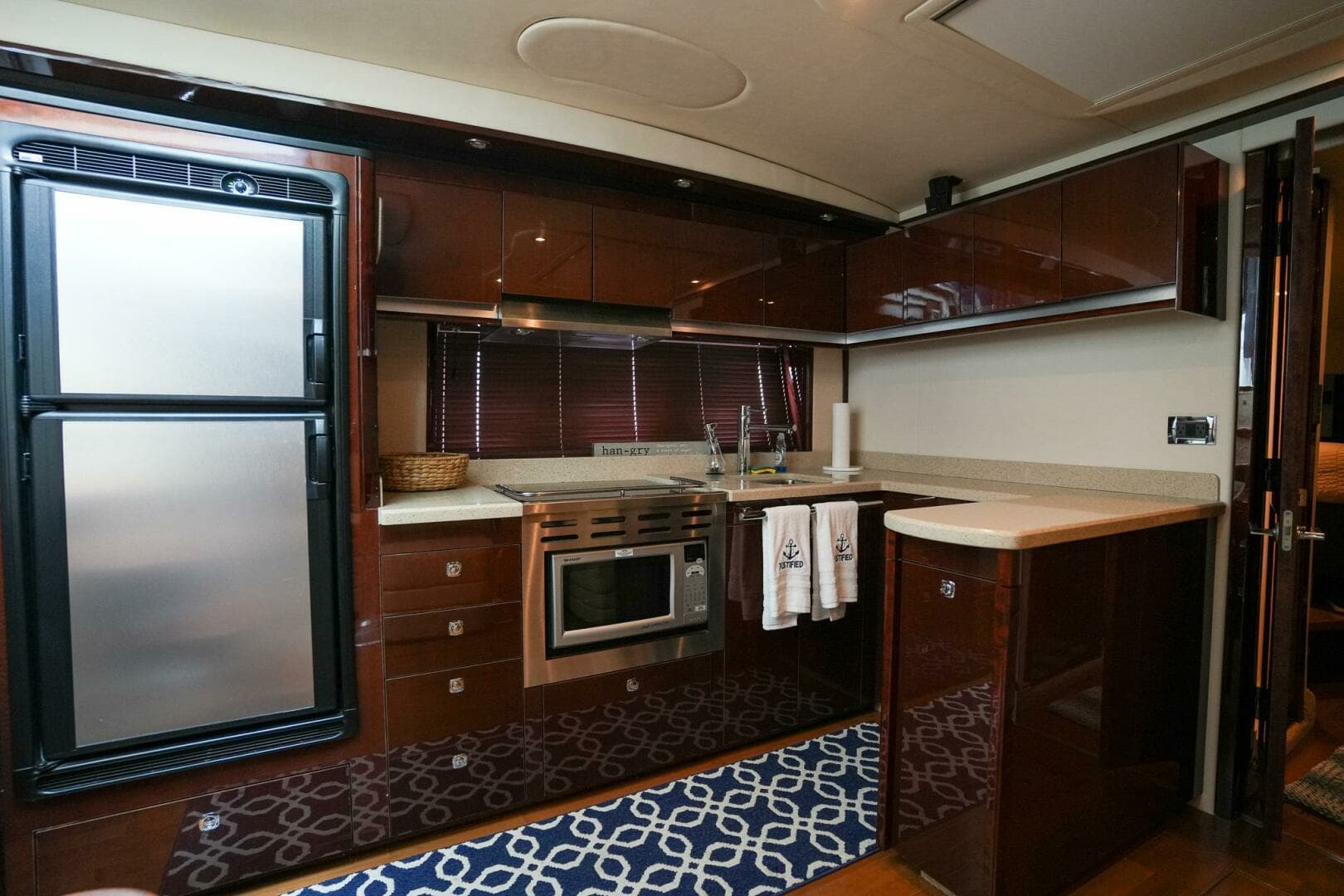 2010 Sea Ray 500 Sundancer - Image 20