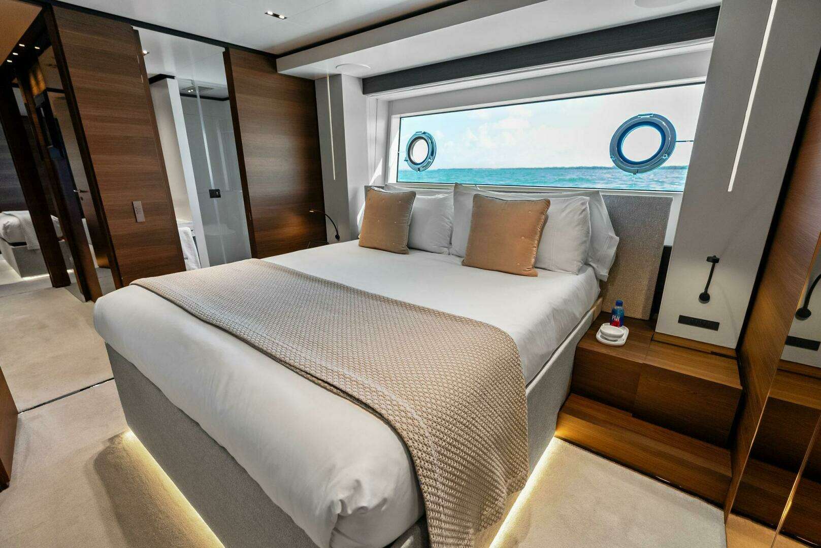 2023 Custom Line 33 Navetta - Image 83