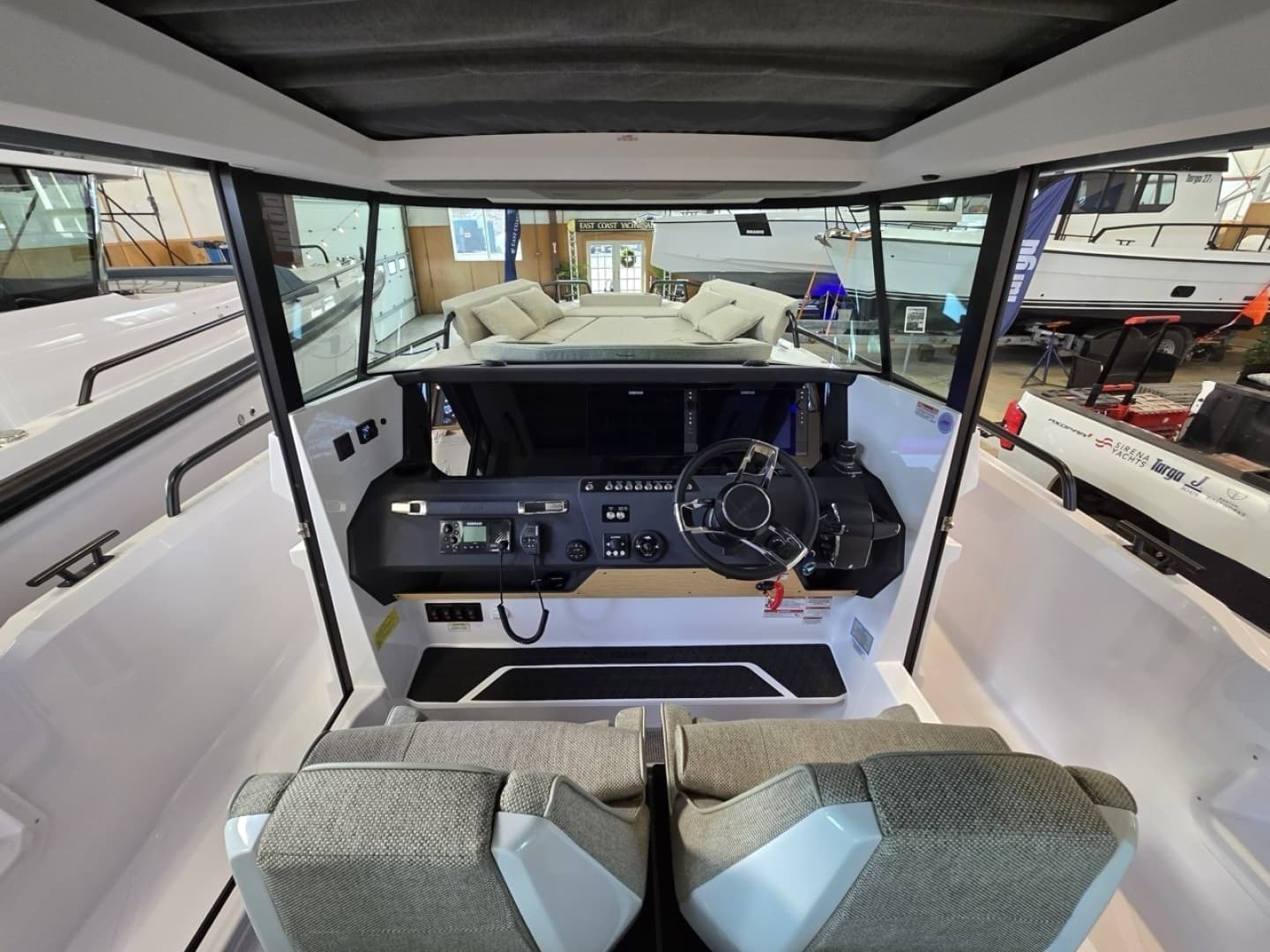 2026 Axopar Cross Cabin - Image 29