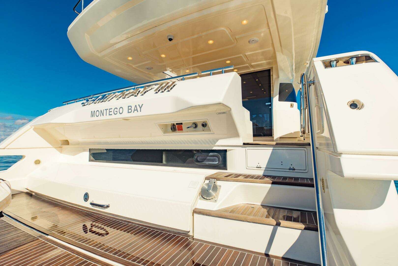 2017 Ferretti Yachts 750 - Image 19