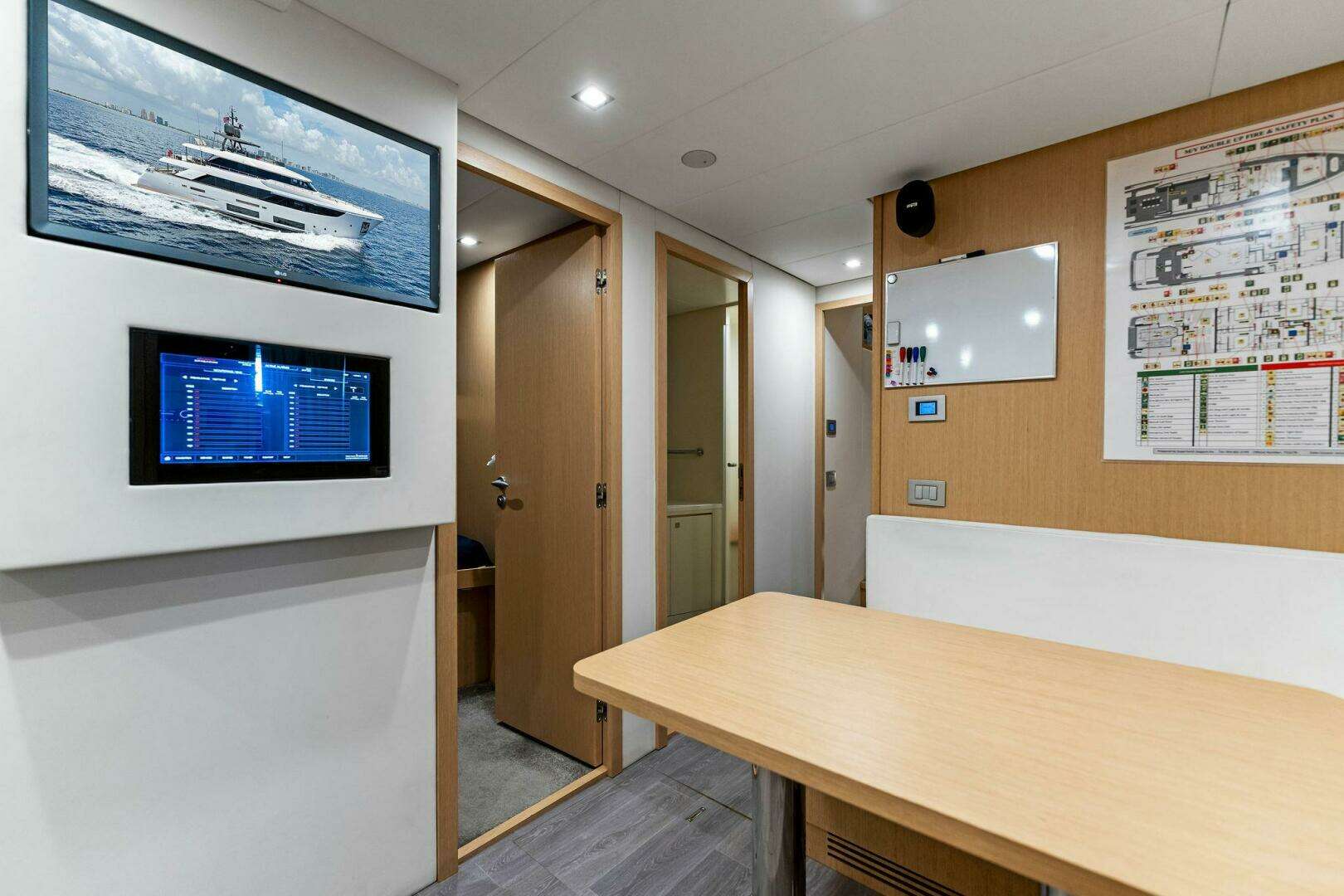 2024 Custom Line Navetta 33 - Image 98