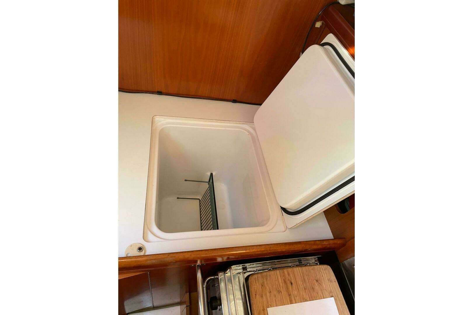 2001 Beneteau Oceanis 361 - Image 12