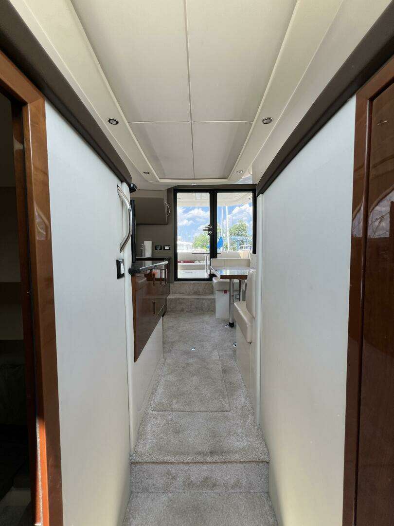 2016 Carver C34 Command Bridge - Image 28