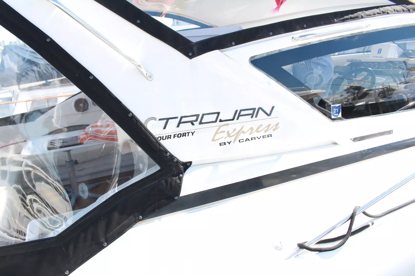 2000 Carver Trojan 440 Express - Image 5