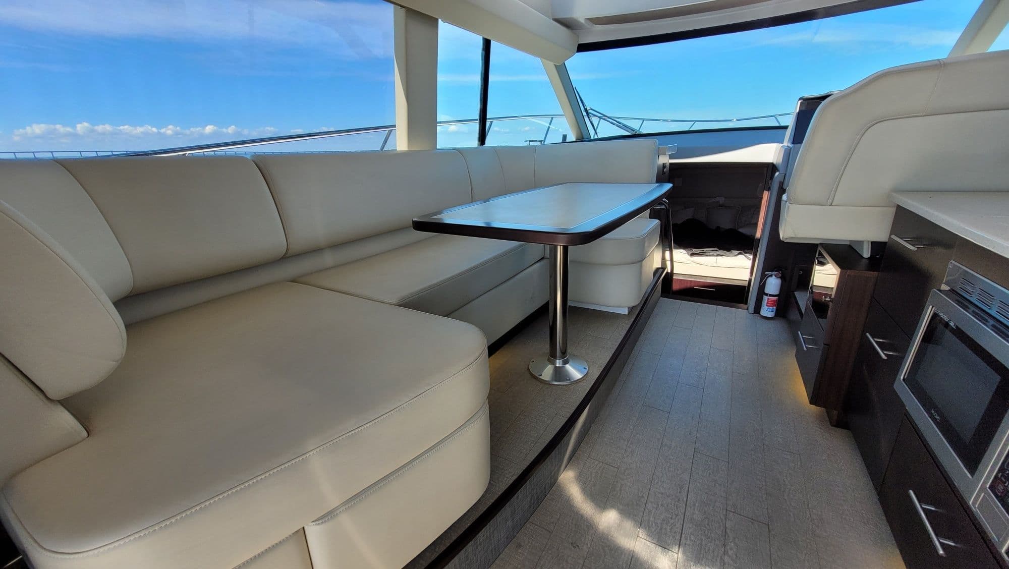 2019 REGAL 42 GRANDE COUPE - Image 11