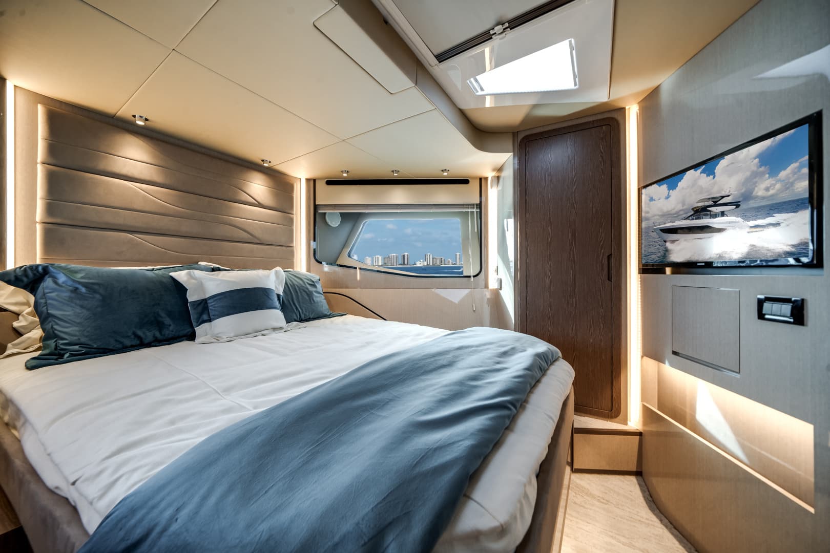2026 Cruisers Yachts 57 FLY - Image 63