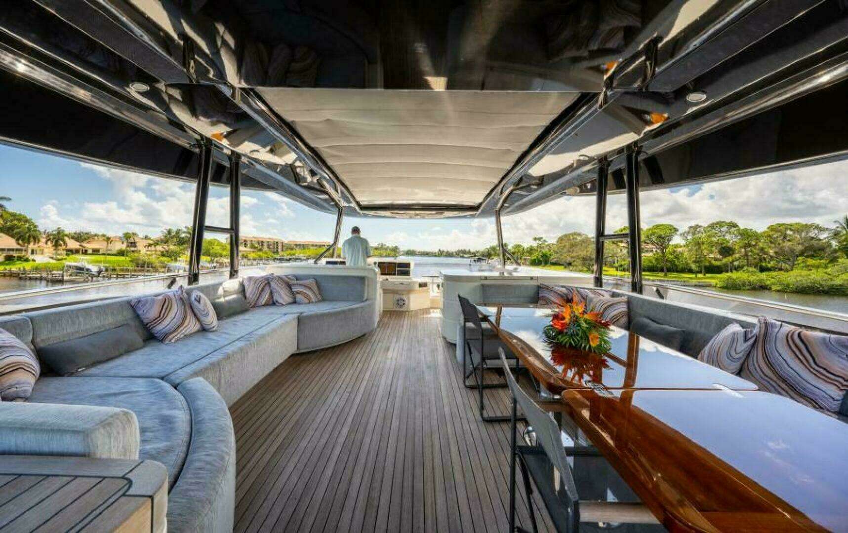 2015 Monte Carlo Yachts MCY86 - Image 28
