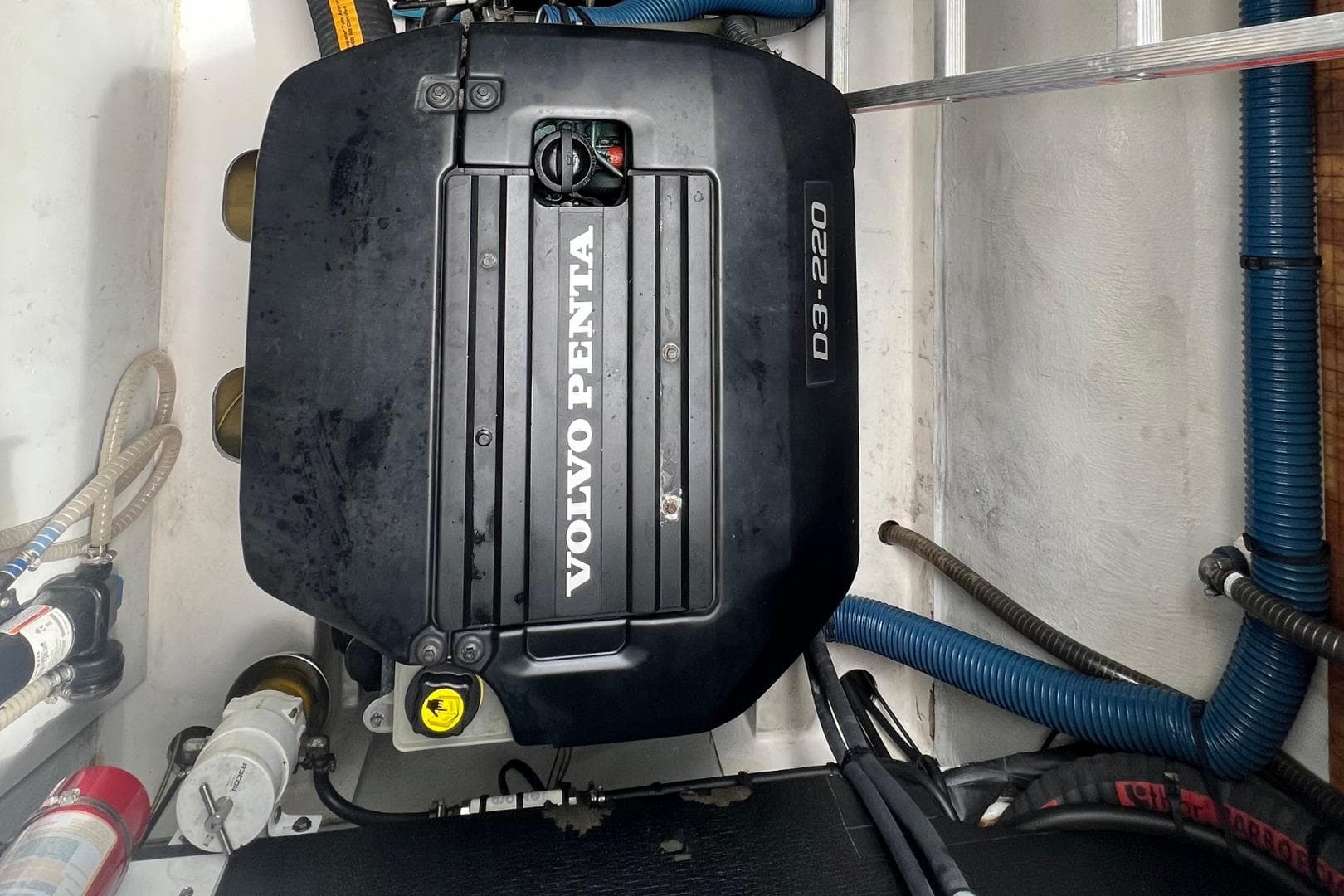 Volvo Penta engine in 2018 Fountaine Pajot MY 37 yacht, showcasing D3-220 model.