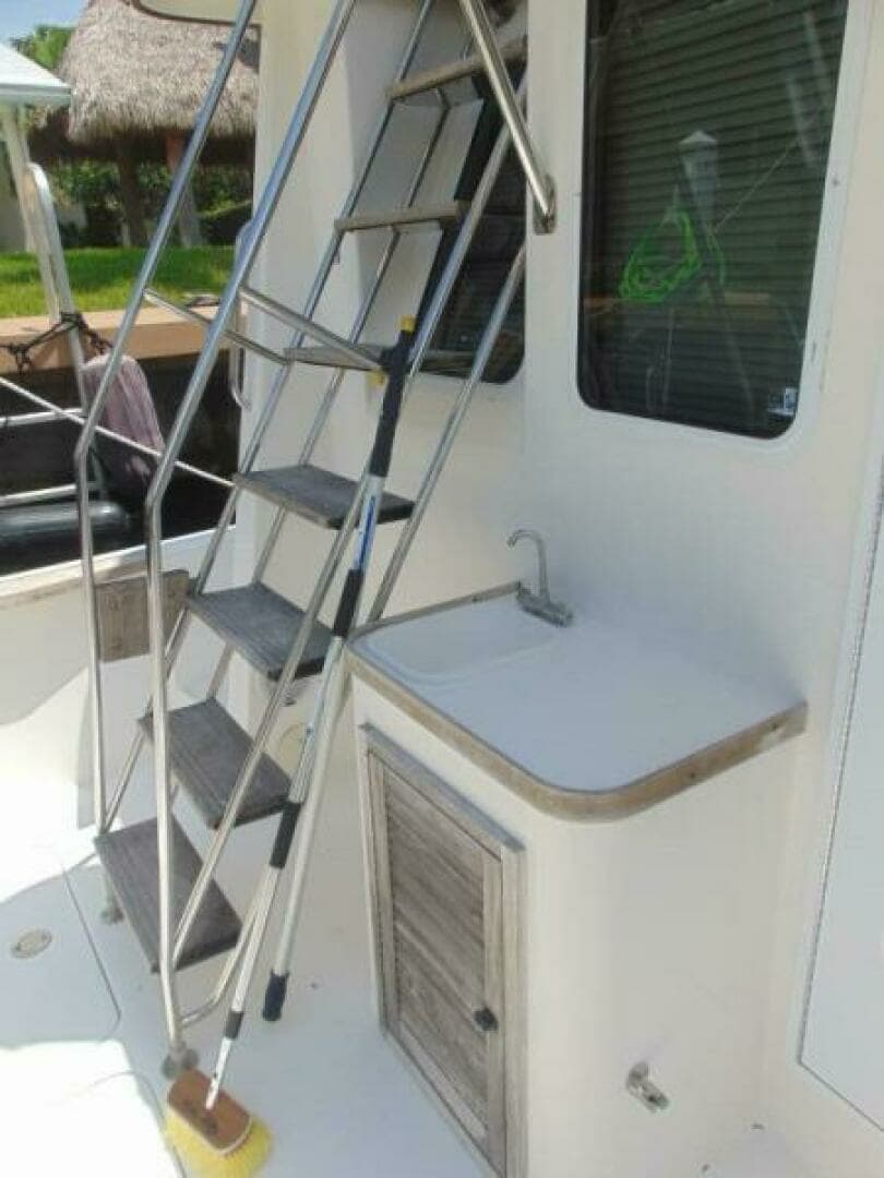 2004 Sabre Flybridge - Image 4