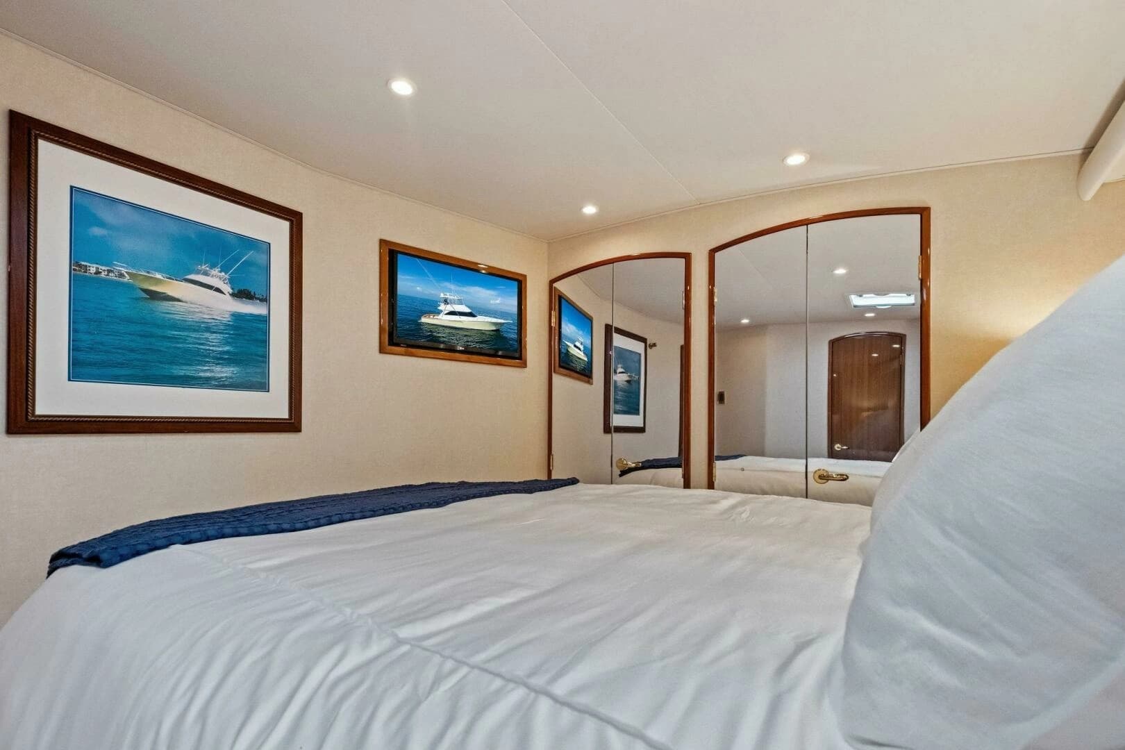2006 Viking 56 Convertible - Image 18
