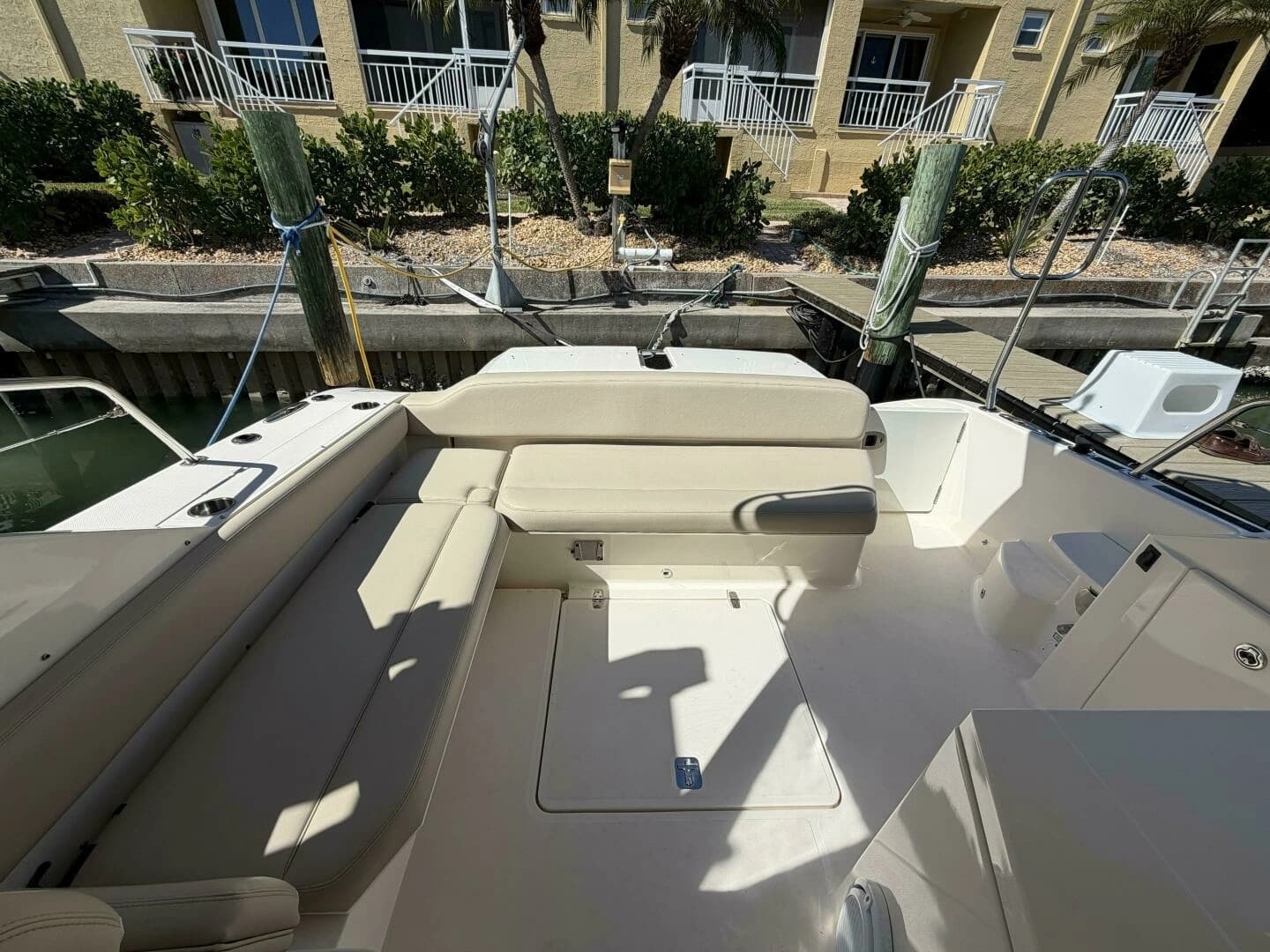 2014 Pursuit SC 365i - Image 18