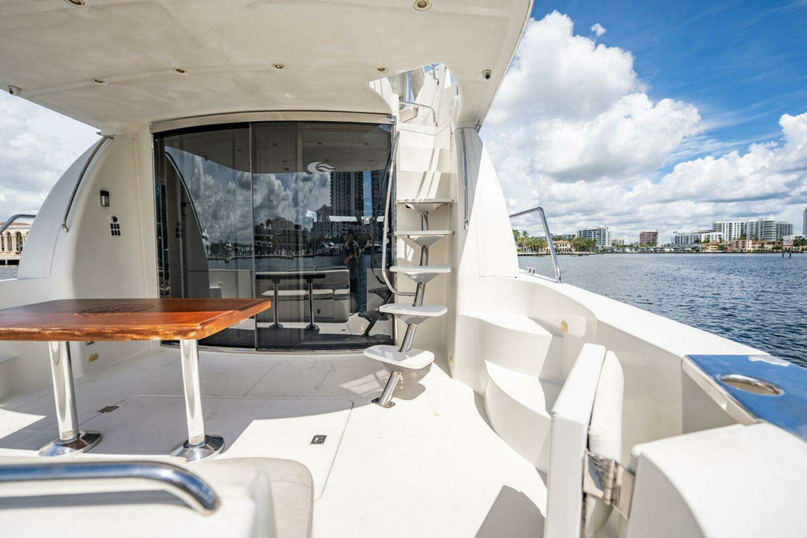2005 Carver 56 Voyager - Image 5