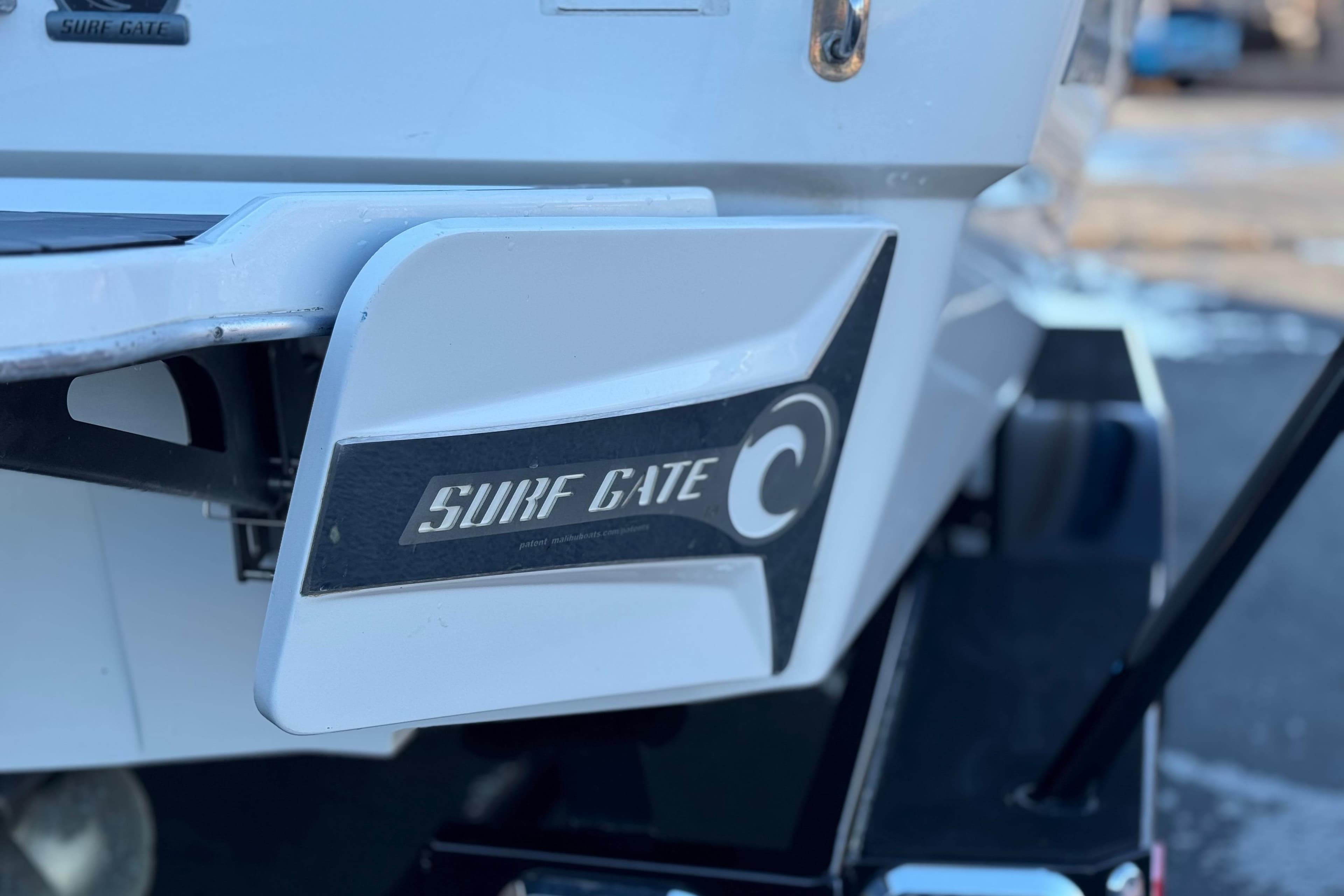 2023 Malibu Wakesetter 21 LX Surf Gate feature close-up.