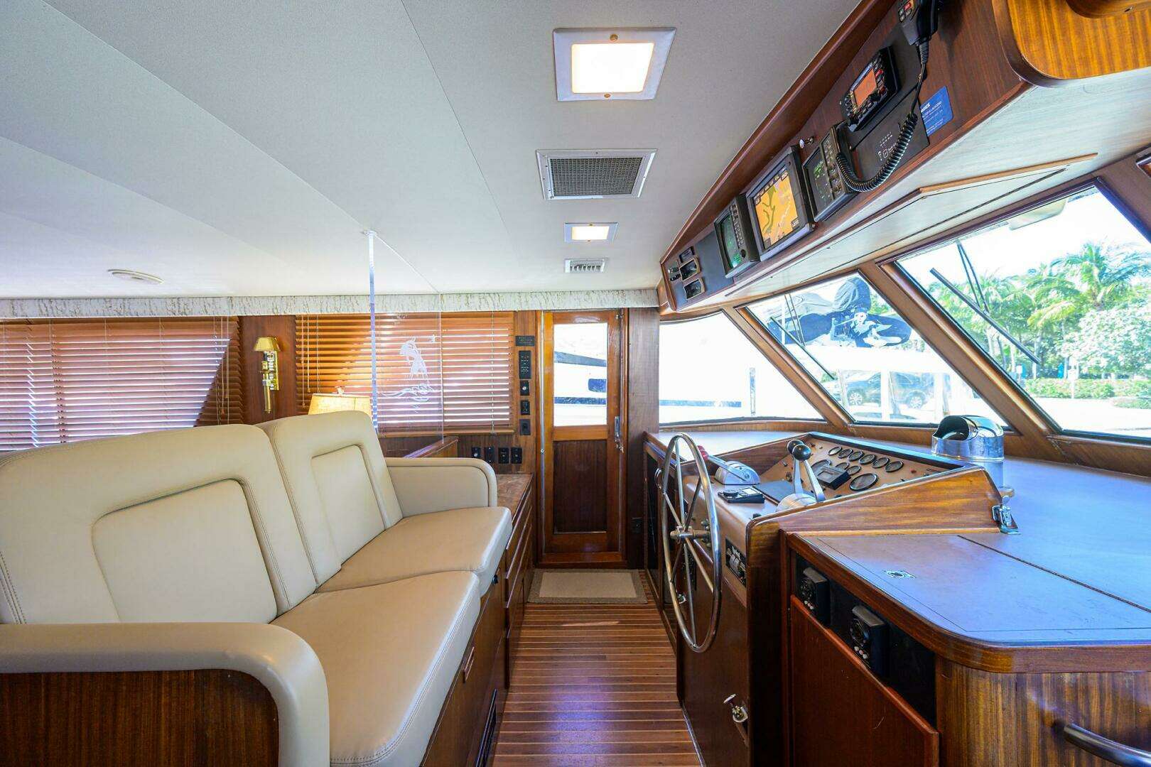 1987 Hatteras 63 Motor Yacht - Image 17