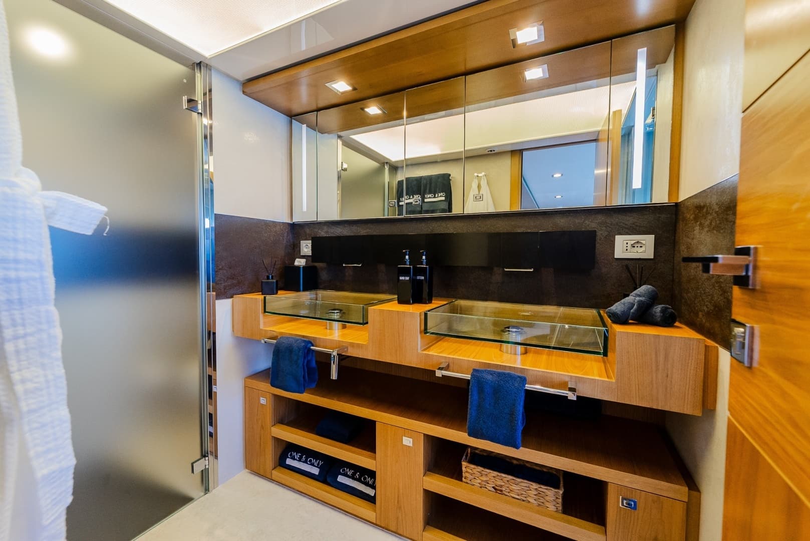 2012 Custom Line Raised Pilothouse - Image 23