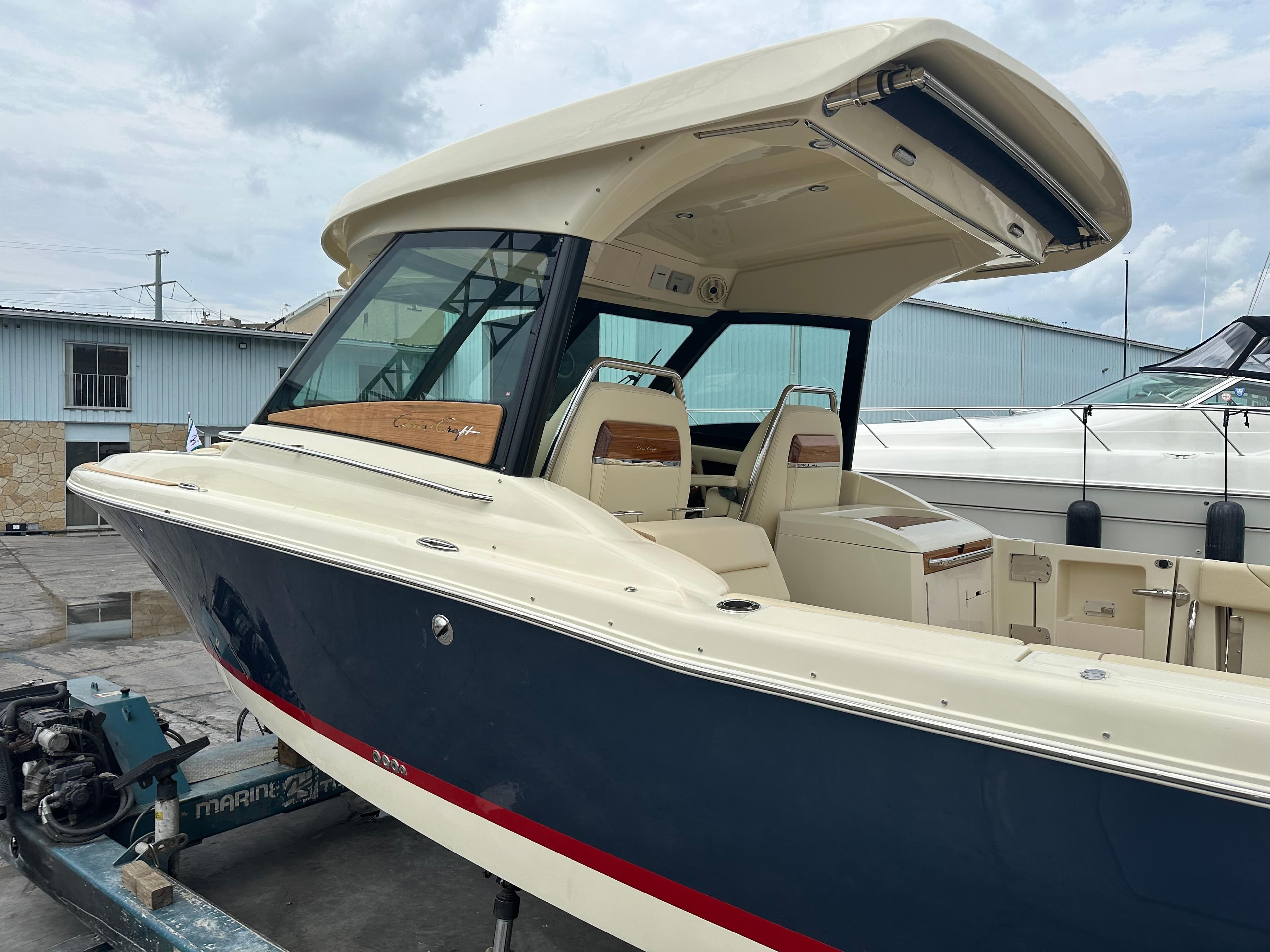 2025 Chris-Craft Calypso 32 - 21