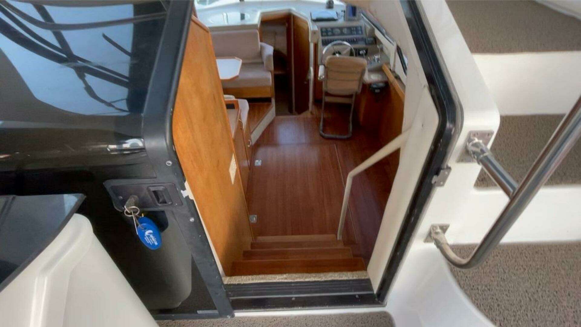 1998 Bayliner 4087 - Image 8
