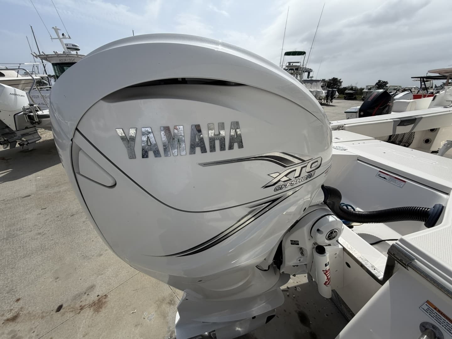 2023 Robalo — - Image 13